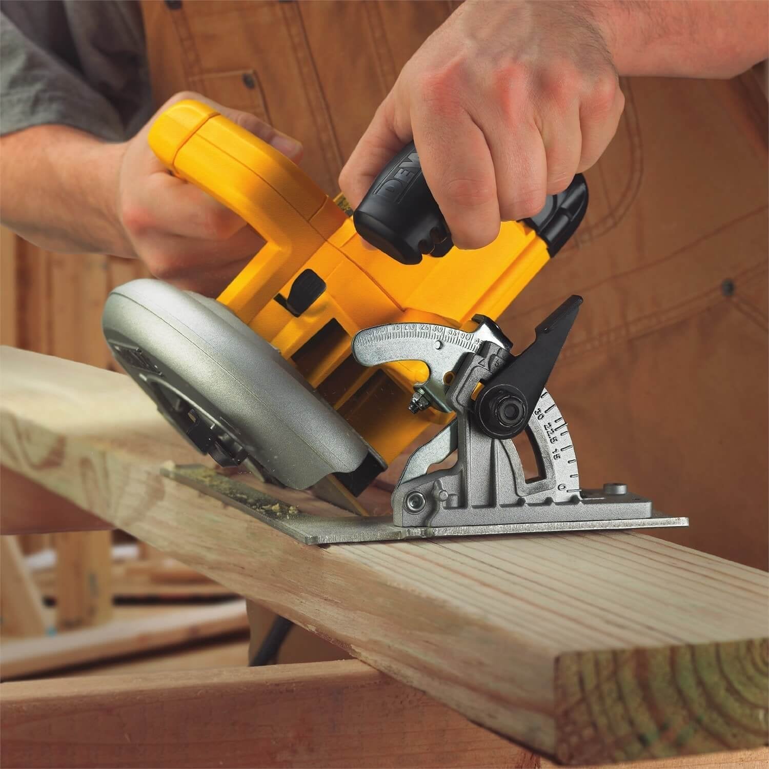 DEWALT DWE575-7-1/4-Inch Circular Saw, Lightweight, Corded DEWALT