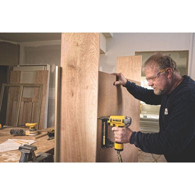 DEWALT DWFP1838 18 GA  FINISH STAPLER - Wise Line Tools
