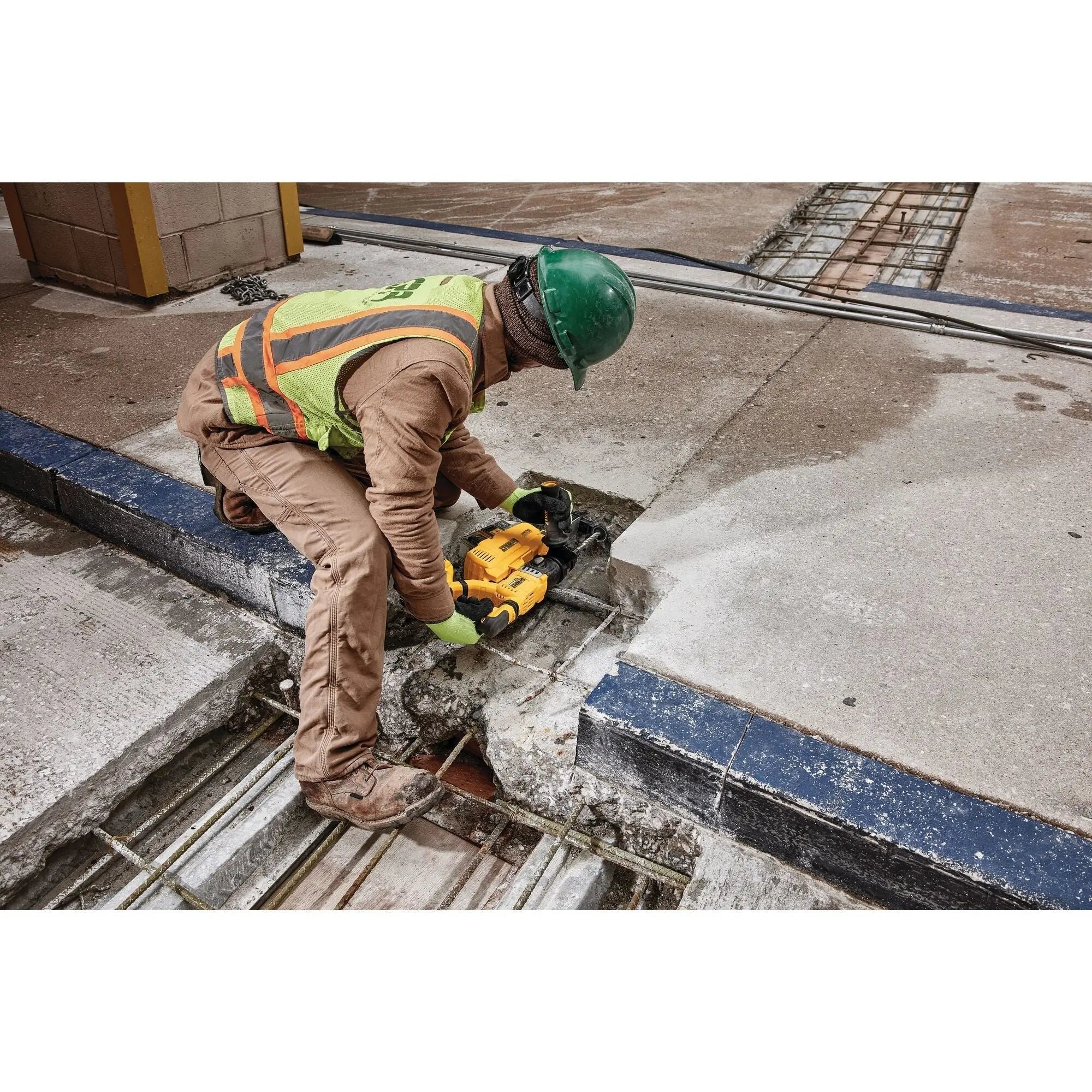 DEWALT DWH205DH-Dust Extractor For Dch263 Rotary Hammer, D-Handle, 1-1/8-Inch DEWALT