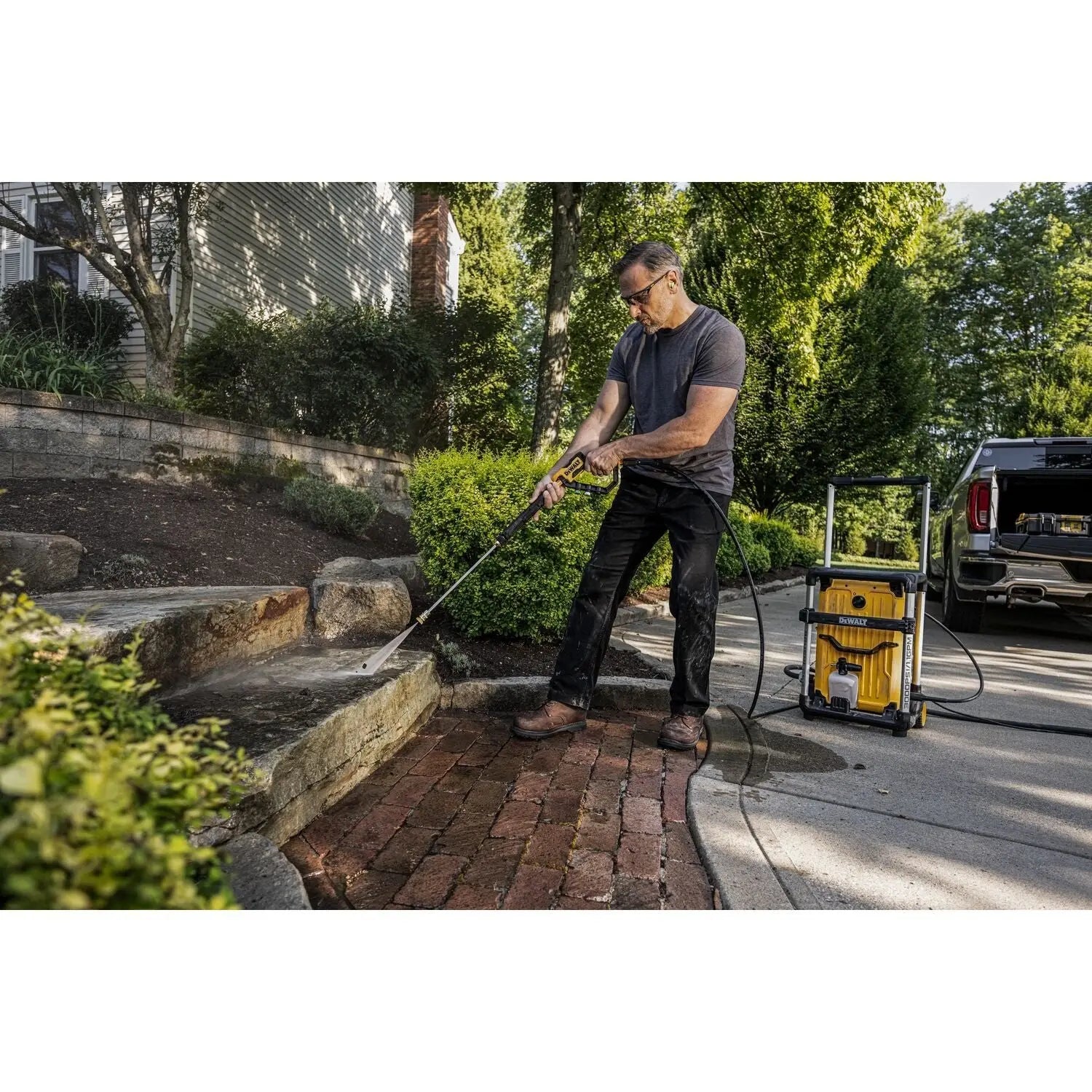 DEWALT DWPW3000-3000 Max PSI* 1.1 GPM 15 AMP Brushless Jobsite Electric Cold Water Pressure Washer - Wise Line Tools