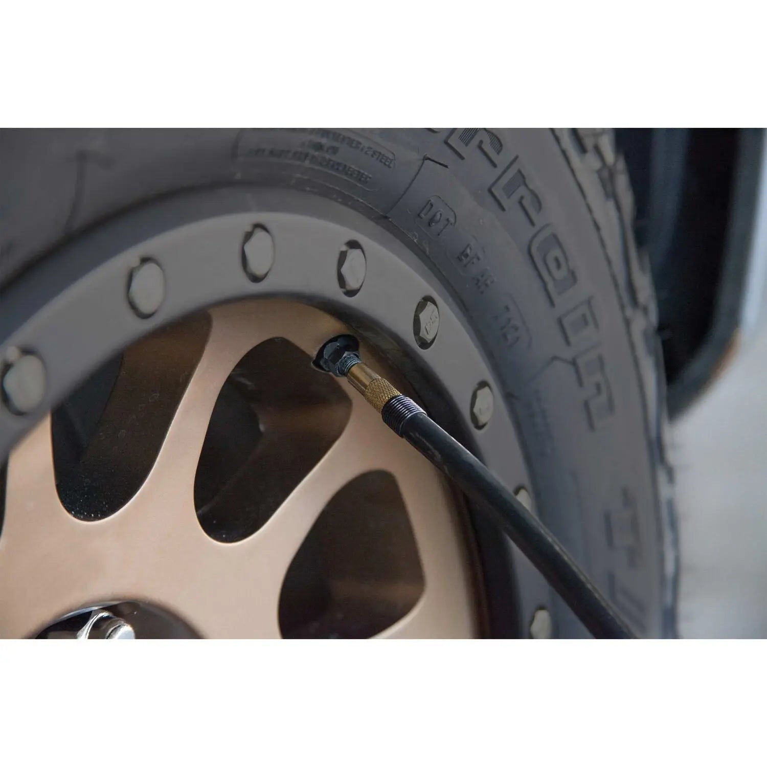 DEWALT DXAEJ14-CA -  1600 Peak Amp Jump Starter with Digital Compressor and USB Power Bank DEWALT