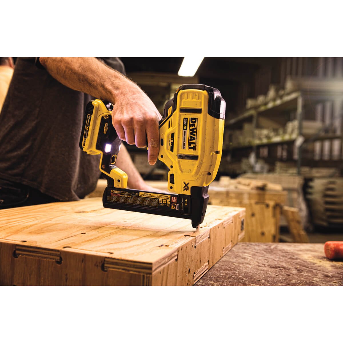 Dewalt DCN681D1 - 20V MAX 18GA NARROW CROWN STAPLER KT - Wise Line Tools