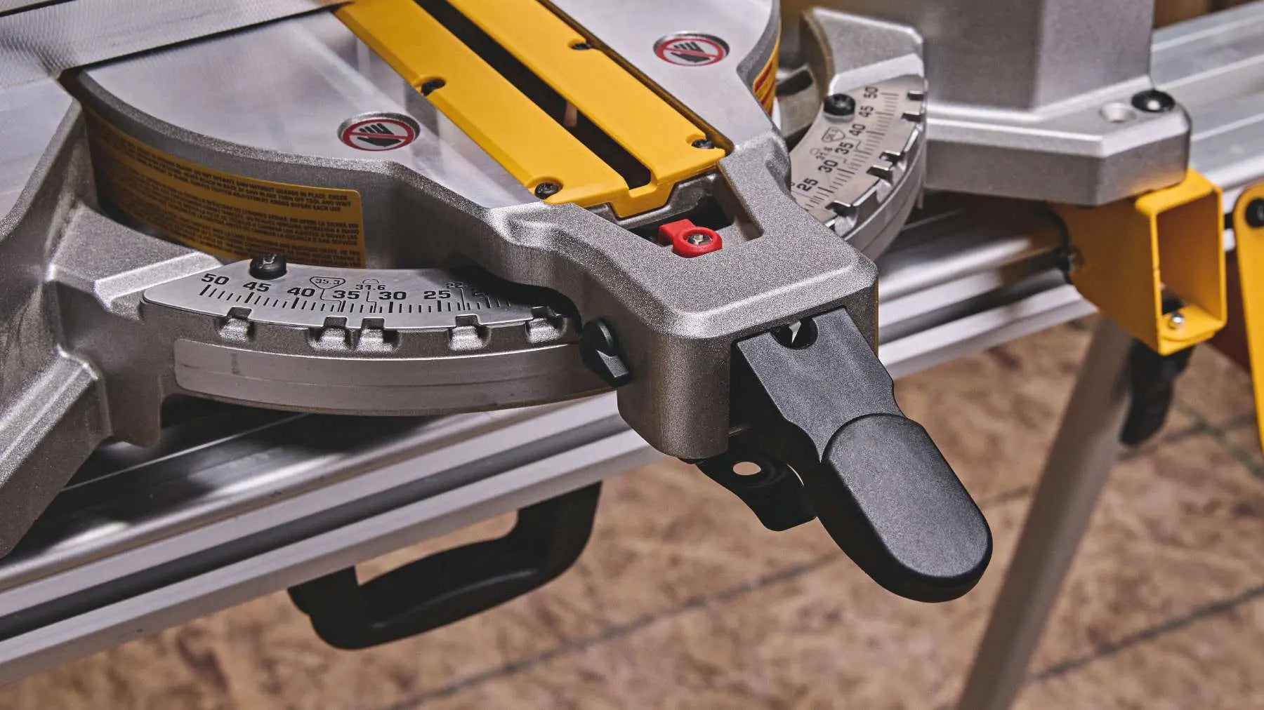 Dewalt DCS714B - 20V MAX* XR® 10 in. Double Bevel Fixed Miter Saw (Tool Only) DEWALT