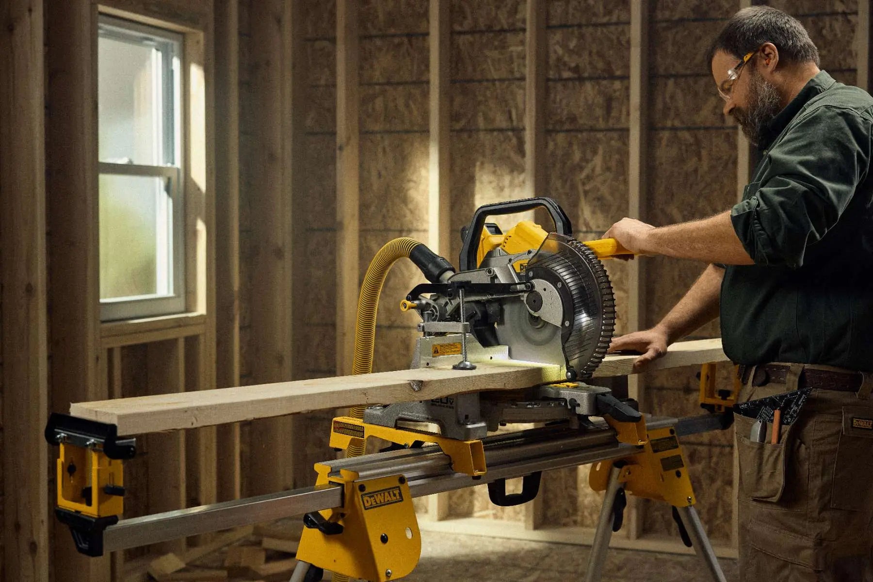 Dewalt DCS714WW1 - 20V MAX* XR® 10 in. Double Bevel Fixed Miter Saw Kit DEWALT