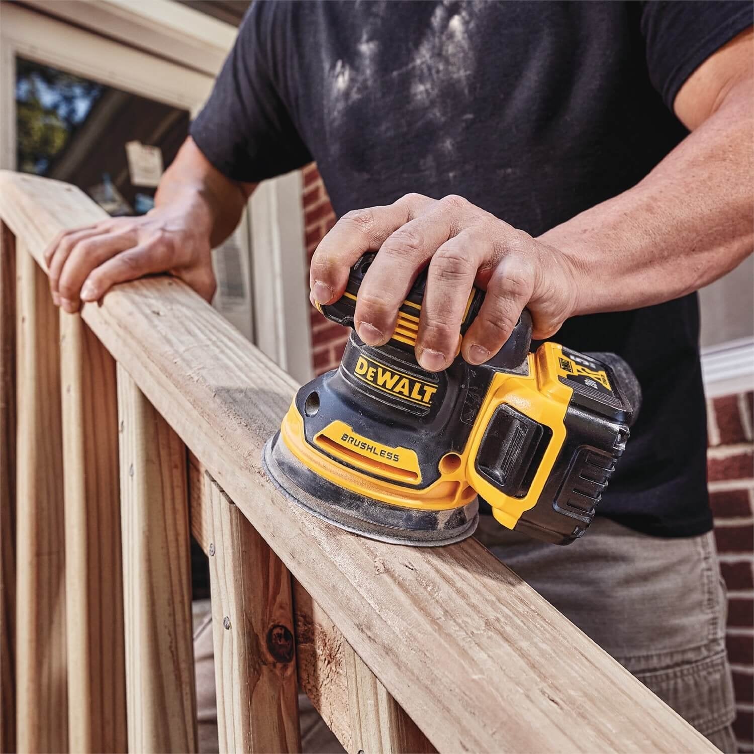 Dewalt DCW210P1 - 20V MAX BL 5" Random Orbit Sander KIT - Wise Line Tools