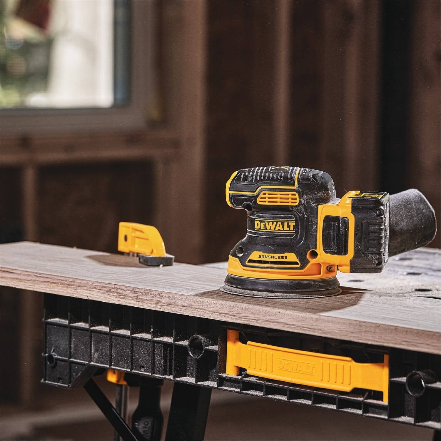 Dewalt DCW210P1 - 20V MAX BL 5" Random Orbit Sander KIT - Wise Line Tools