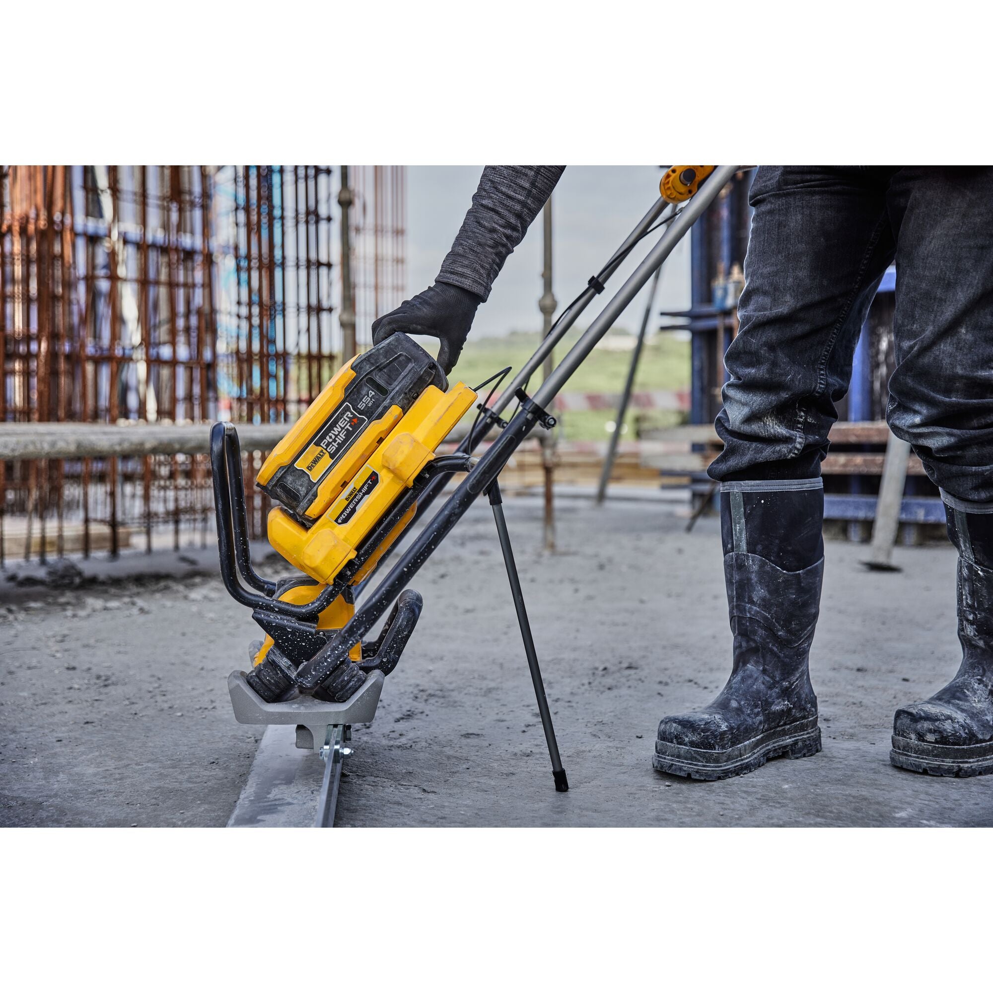 DEWALT DCPS330AG2 - Kit de règle à béton électrique POWERSHIFT