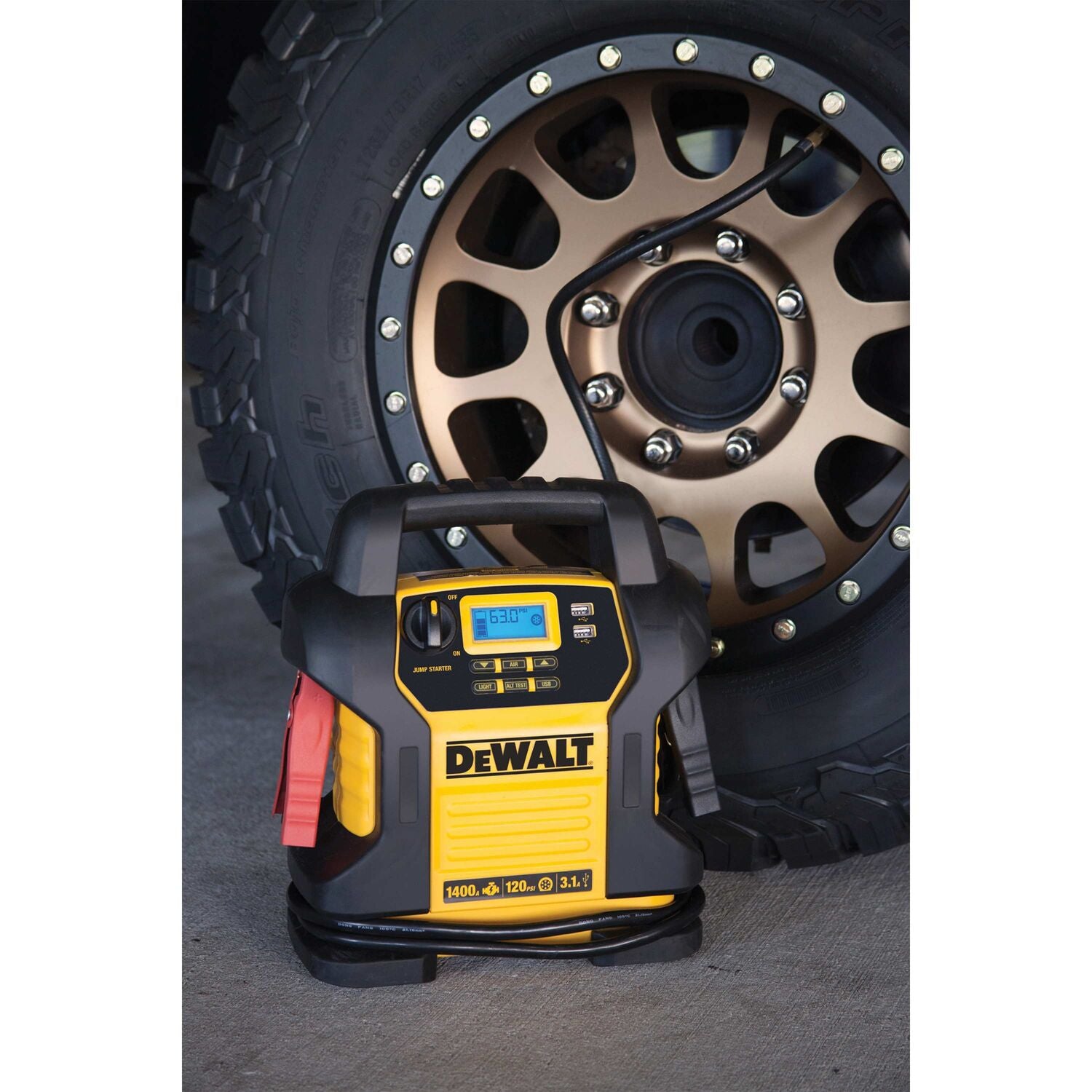 DEWALT DXAEJ14-CA – Starthilfegerät mit 1600 Ampere Spitzenleistung, digitalem Kompressor und USB-Powerbank 