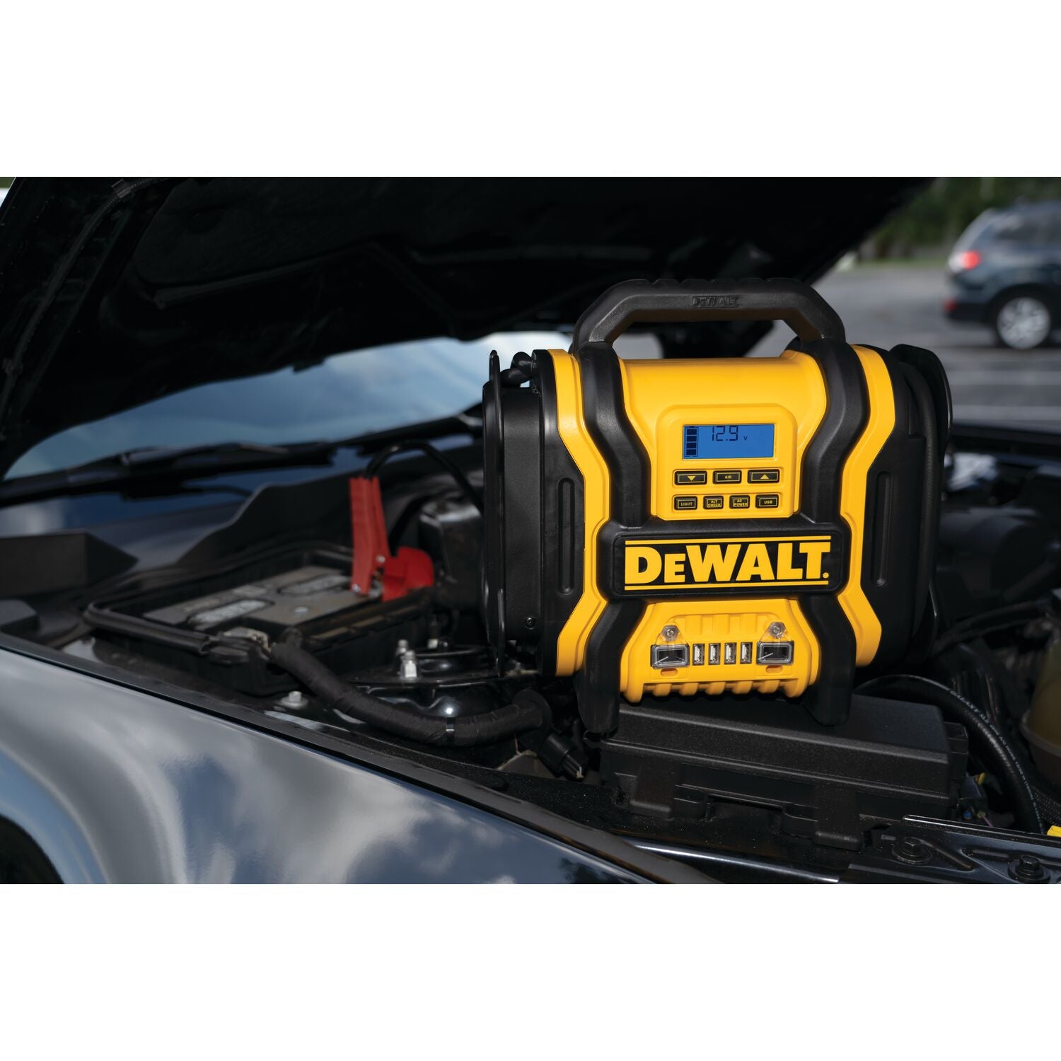 DEWALT DXAEPS14 1600 Peak Batterie Amp 12 V Auto-Starthilfe/Kraftstation mit 500 Watt AC-Wechselrichter, 120 PSI Digitalkompressor und USB-Stromversorgung, Gelb