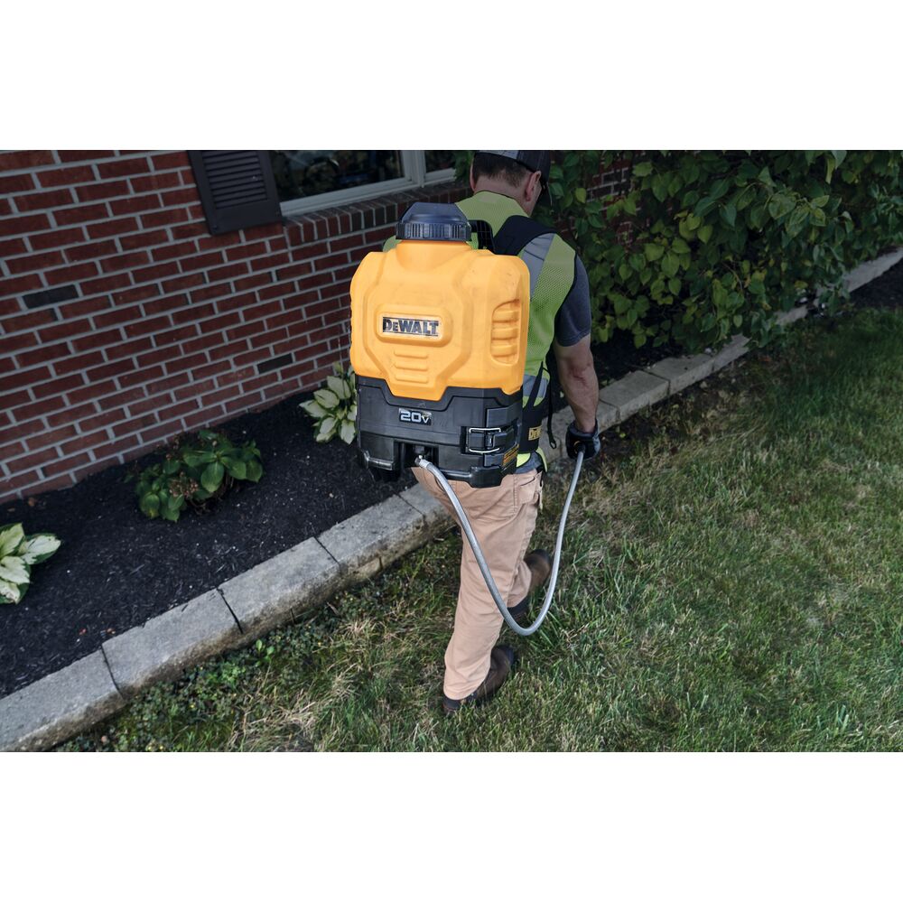 DEWALT DXSP190681D1 20V MAX* 4 Gallon Cordless Backpack Sprayer Kit