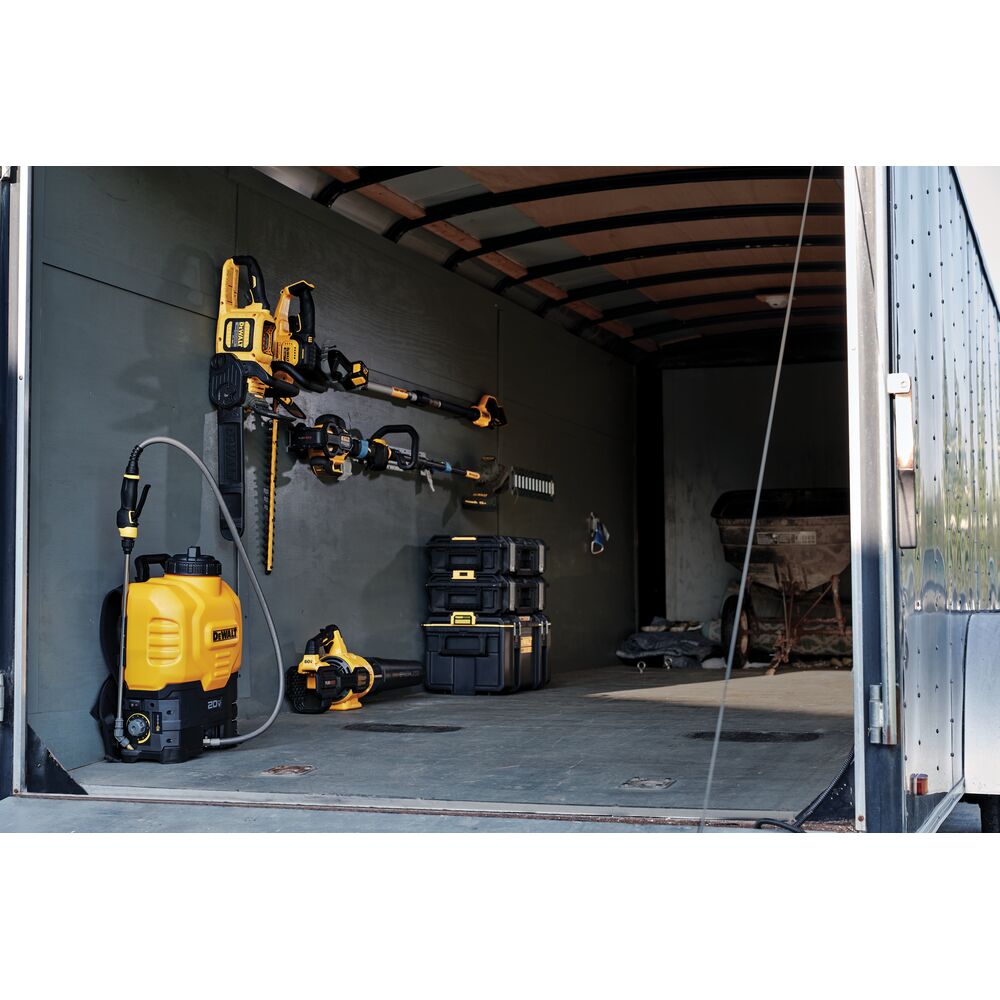 DEWALT DXSP190681D1 20V MAX* 4 Gallon Cordless Backpack Sprayer Kit