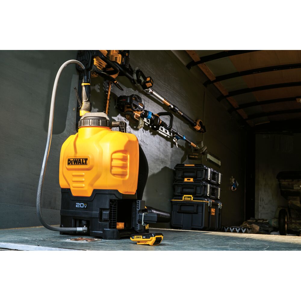 DEWALT DXSP190681D1 20V MAX* 4 Gallon Cordless Backpack Sprayer Kit