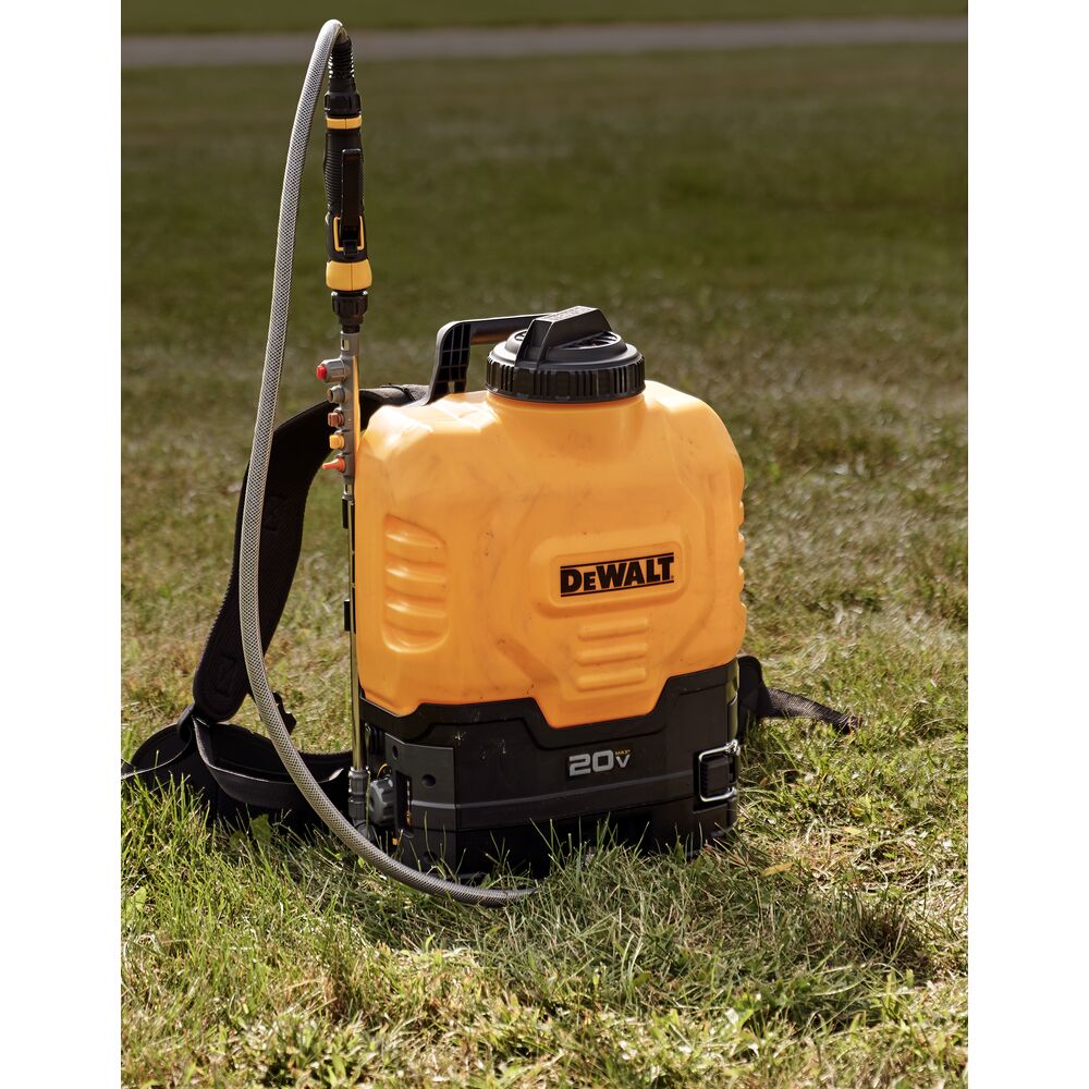 DEWALT DXSP190681D1 20V MAX* 4 Gallon Cordless Backpack Sprayer Kit