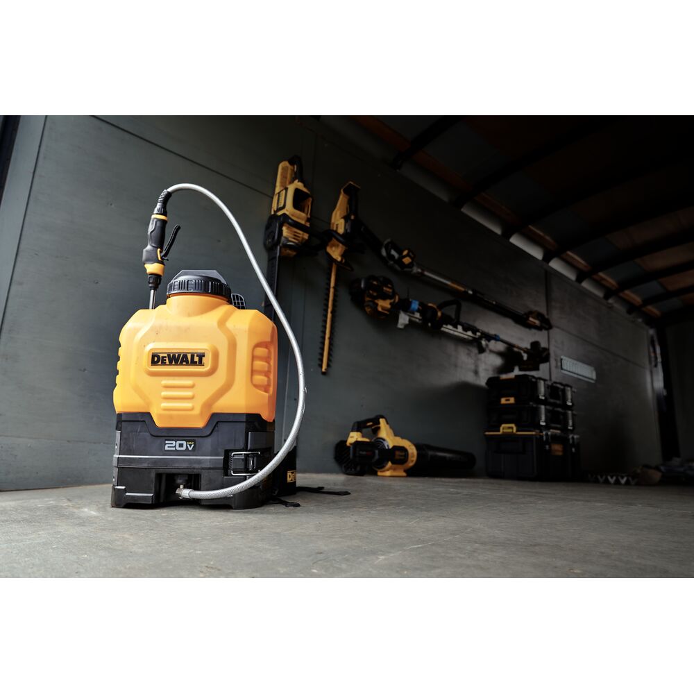 DEWALT DXSP190681D1 20V MAX* 4 Gallon Cordless Backpack Sprayer Kit