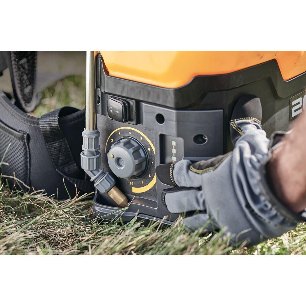 DEWALT DXSP190681D1 20V MAX* 4 Gallon Cordless Backpack Sprayer Kit