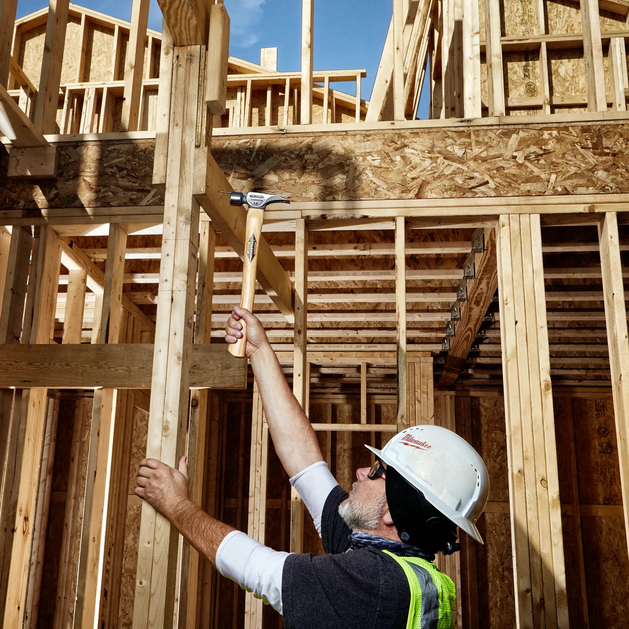 Milwaukee TI14MC - Marteau à tête fraisée en titane de 397 g avec manche courbé en hickory de 46 cm