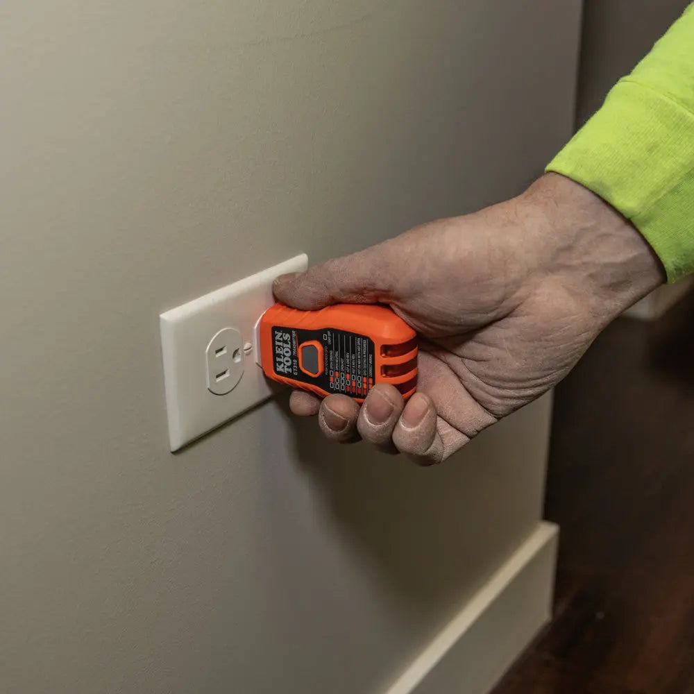 KLEIN KLE-ET310 - Digital Circuit Breaker Finder with GFCI Outlet Tester KLEIN