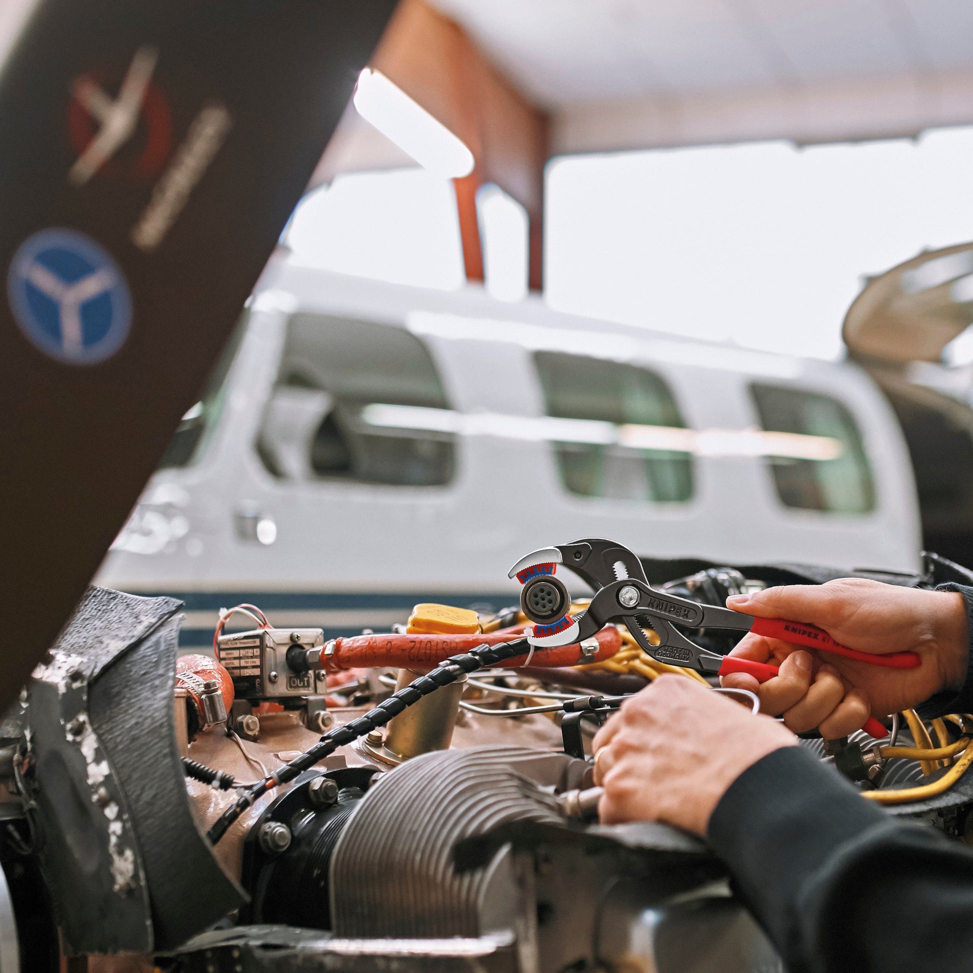 Knipex 8111250SBA - 10" Pipe Gripping Pliers-Replaceable Plastic Jaws - Wise Line Tools