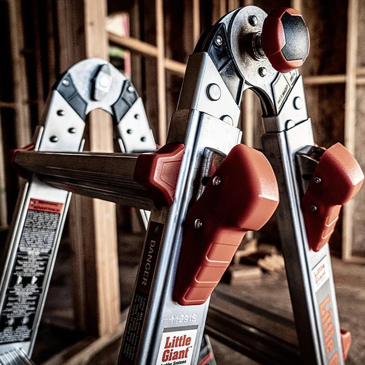 Little Giant 15413-303 - VELOCITY, Model 13 - CSA Grade IA - 300 lb/136 kg Rated, Aluminum Articulated Extendable Ladder - Wise Line Tools