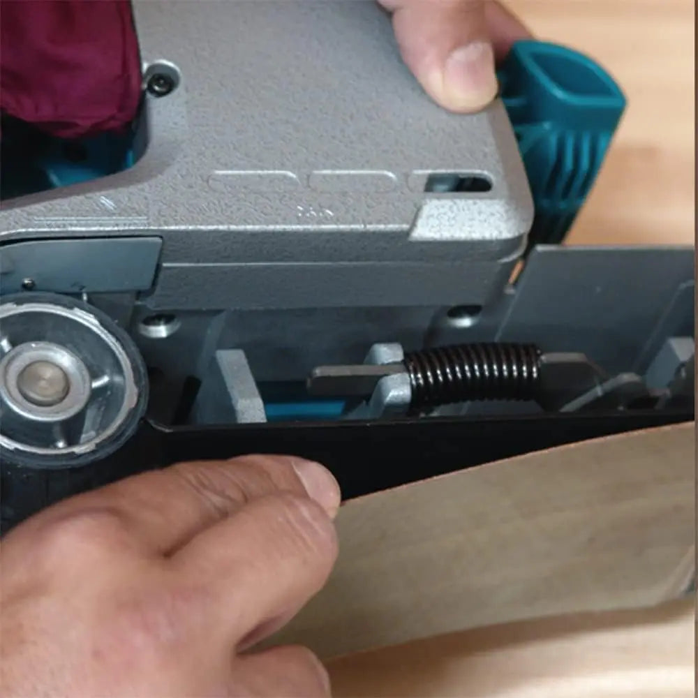 MAKITA 9924DB - 7.8 Amp 3-Inch by 24-Inch Belt Sander with Cloth Dust Bag MAKITA