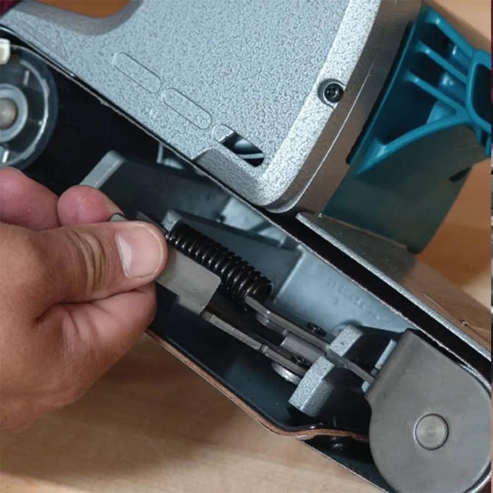 MAKITA 9924DB - 7.8 Amp 3-Inch by 24-Inch Belt Sander with Cloth Dust Bag MAKITA