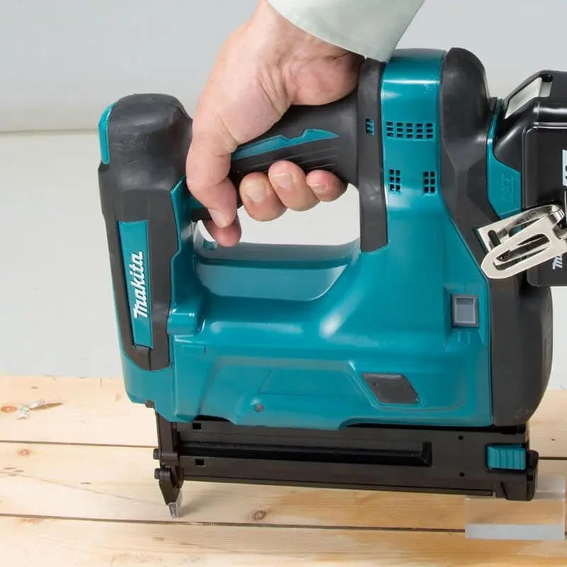 MAKITA DBN500Z - 18V Brushless 18Ga Brad Nailer MAKITA