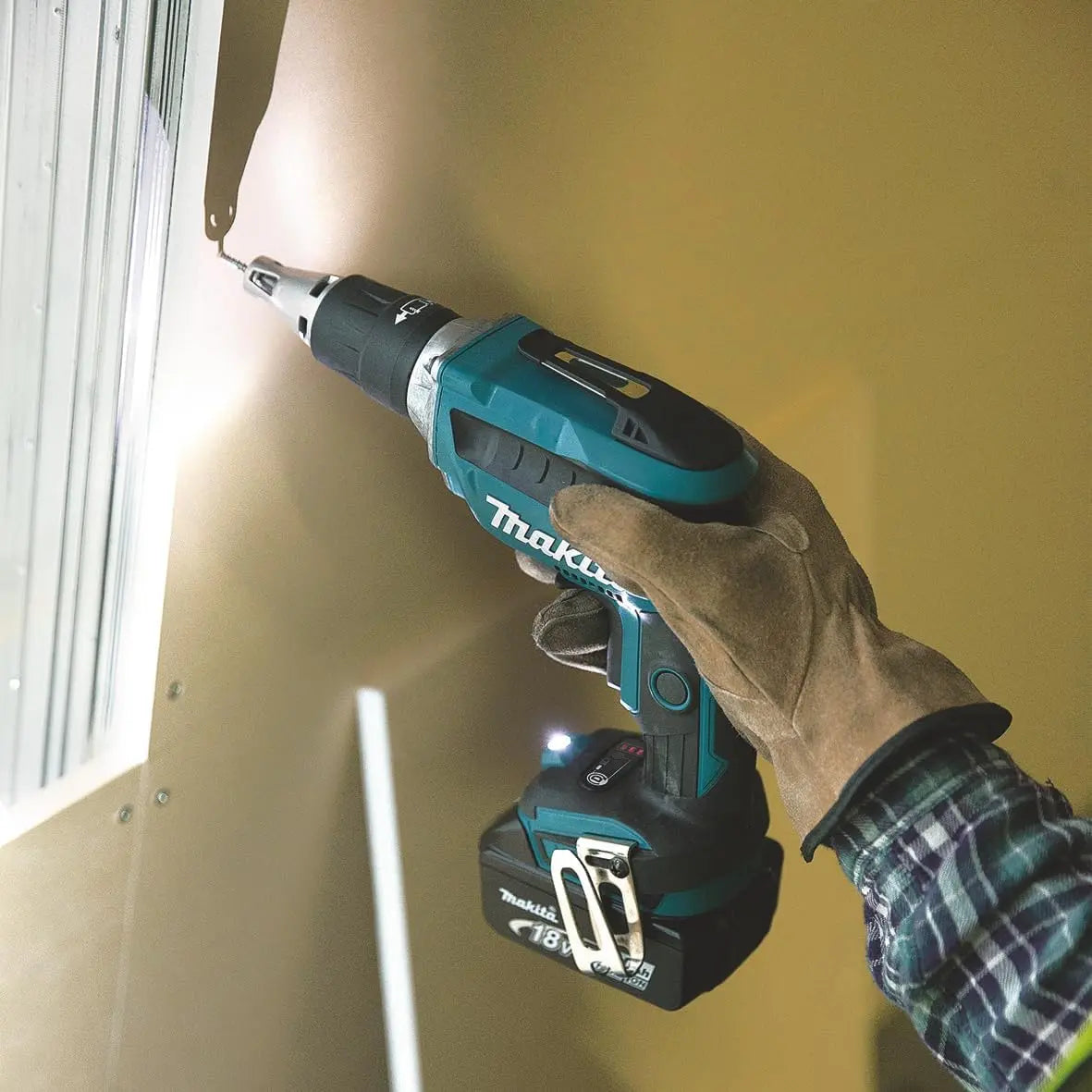 MAKITA DFS452Z - 1/4-Inch Cordless Drywall Screwdriver Kit with Brushless Motor MAKITA
