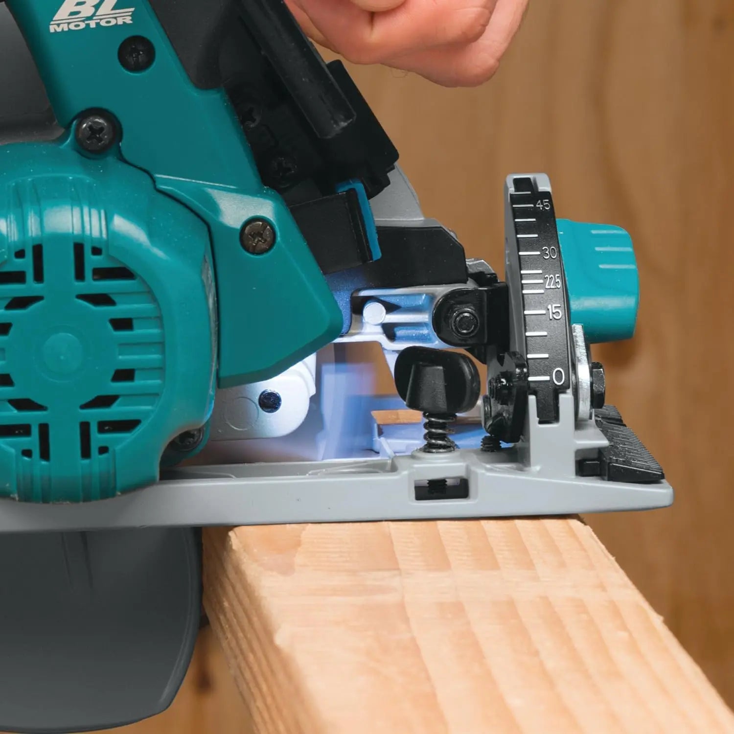 MAKITA DHS680Z - 18V LXT Brushless 6-1/2" Circular Saw MAKITA