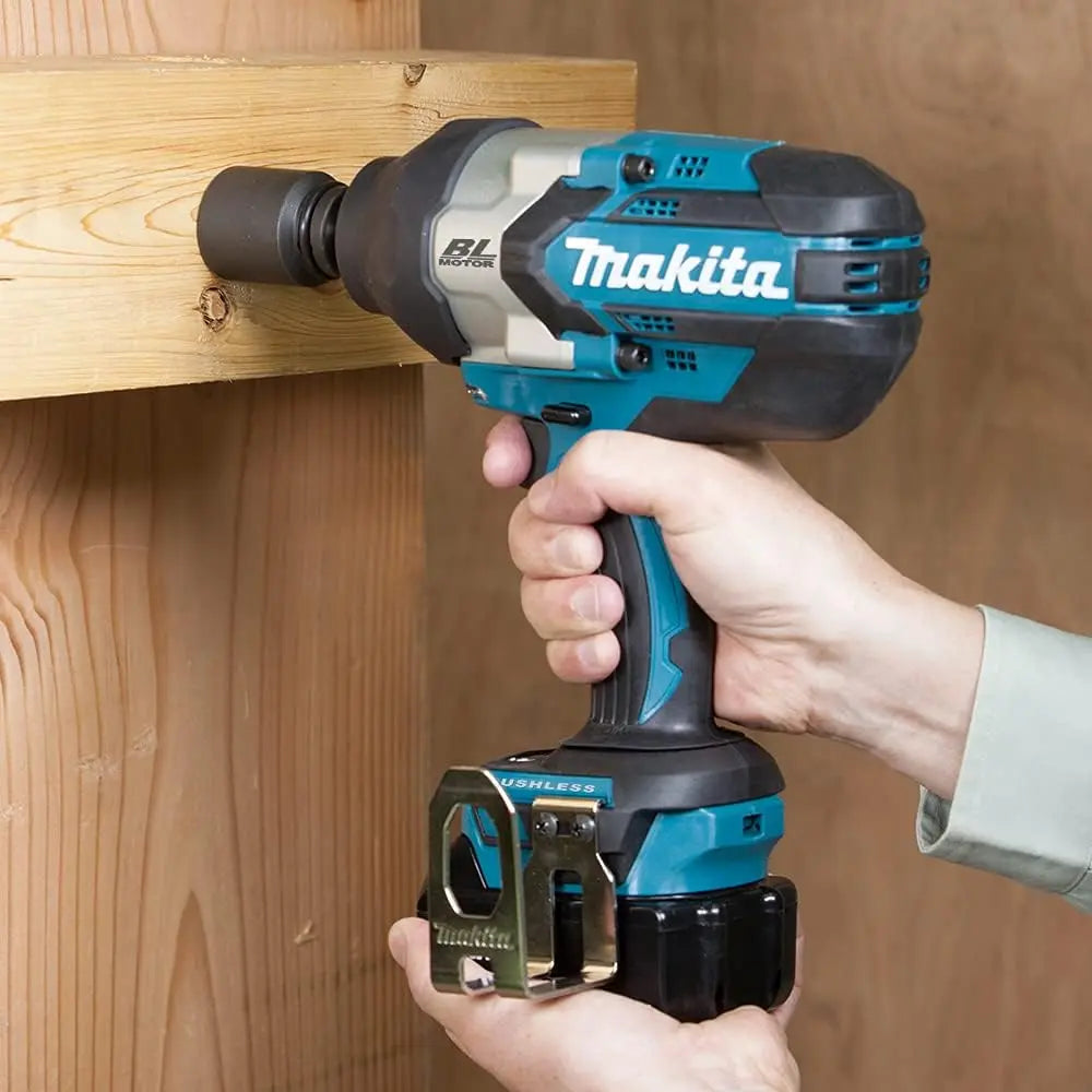 MAKITA DTW1002RTE - 18V 1/2? Brushless High Torque Impact Wrench Kit MAKITA
