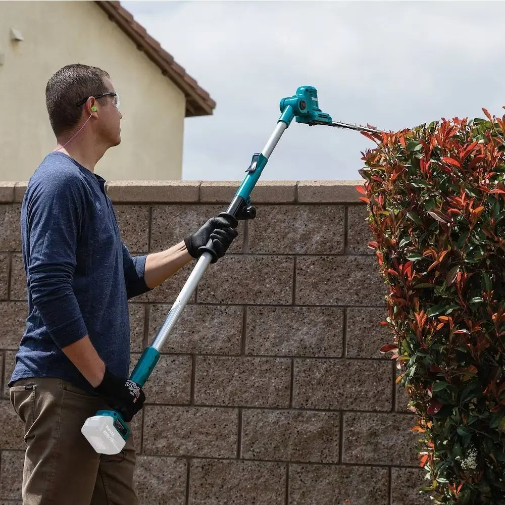 MAKITA DUN461WSF - 18V LXT Telescopic Pole Hedge Trimmer with Brushless Motor Kit MAKITA