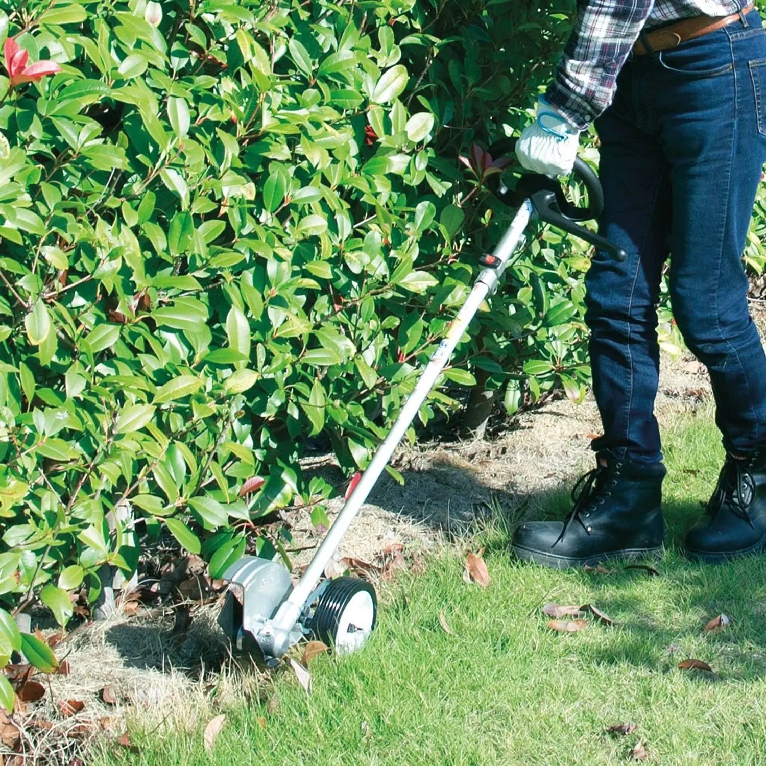 MAKITA EE400MP - Telescopic Design Provides Up To 99" Of Reach! MAKITA