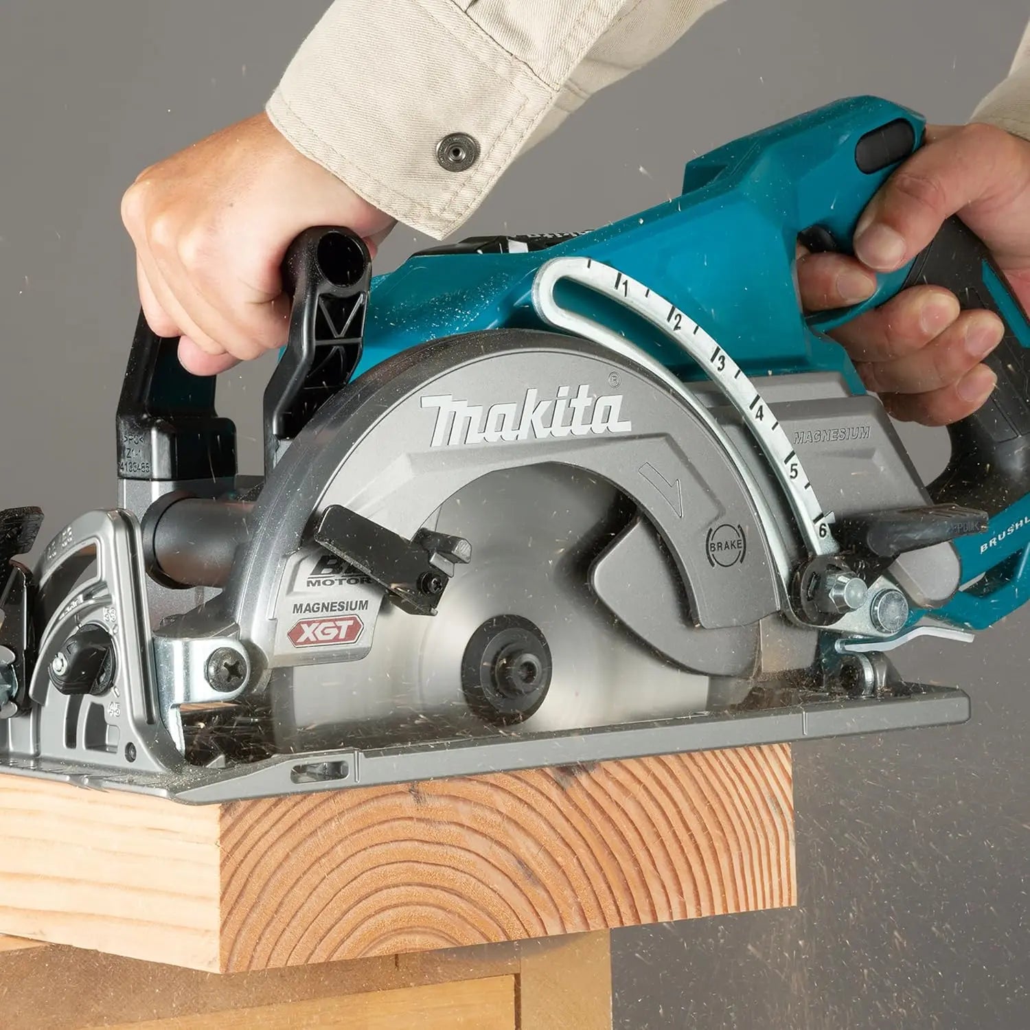 MAKITA RS001GZ - 40V MAX XGT Li-Ion BL 7-1/4” Rear-Handle Circular Saw (Tool Only) MAKITA