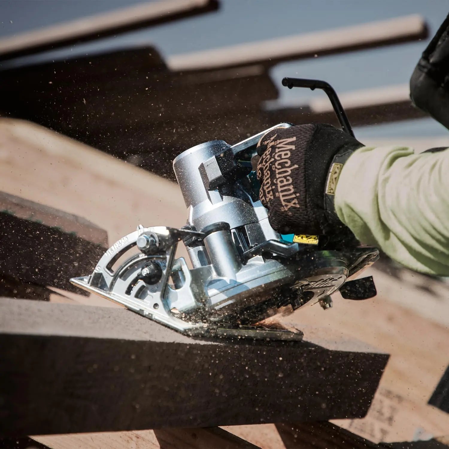 MAKITA RS001GZ - 40V MAX XGT Li-Ion BL 7-1/4” Rear-Handle Circular Saw (Tool Only) MAKITA