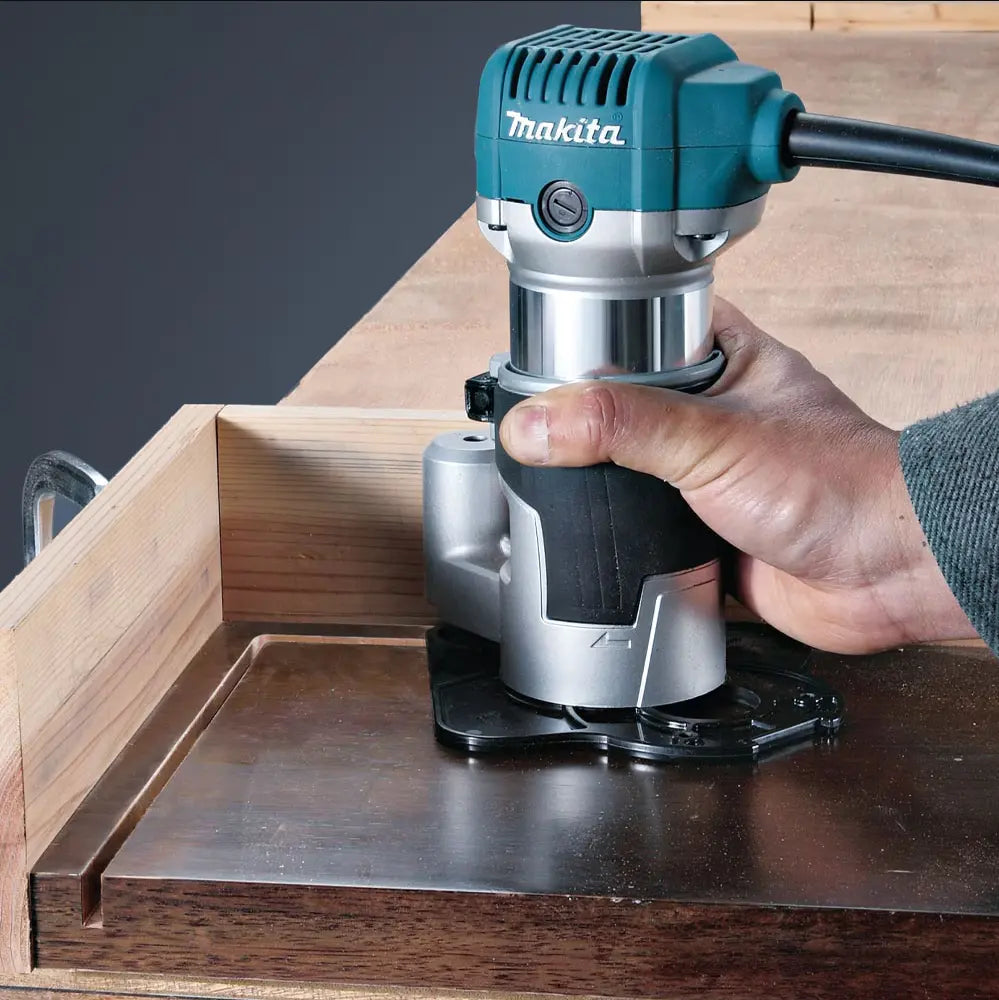 MAKITA RT0701C - Router 1 1/4 HP Router Makita