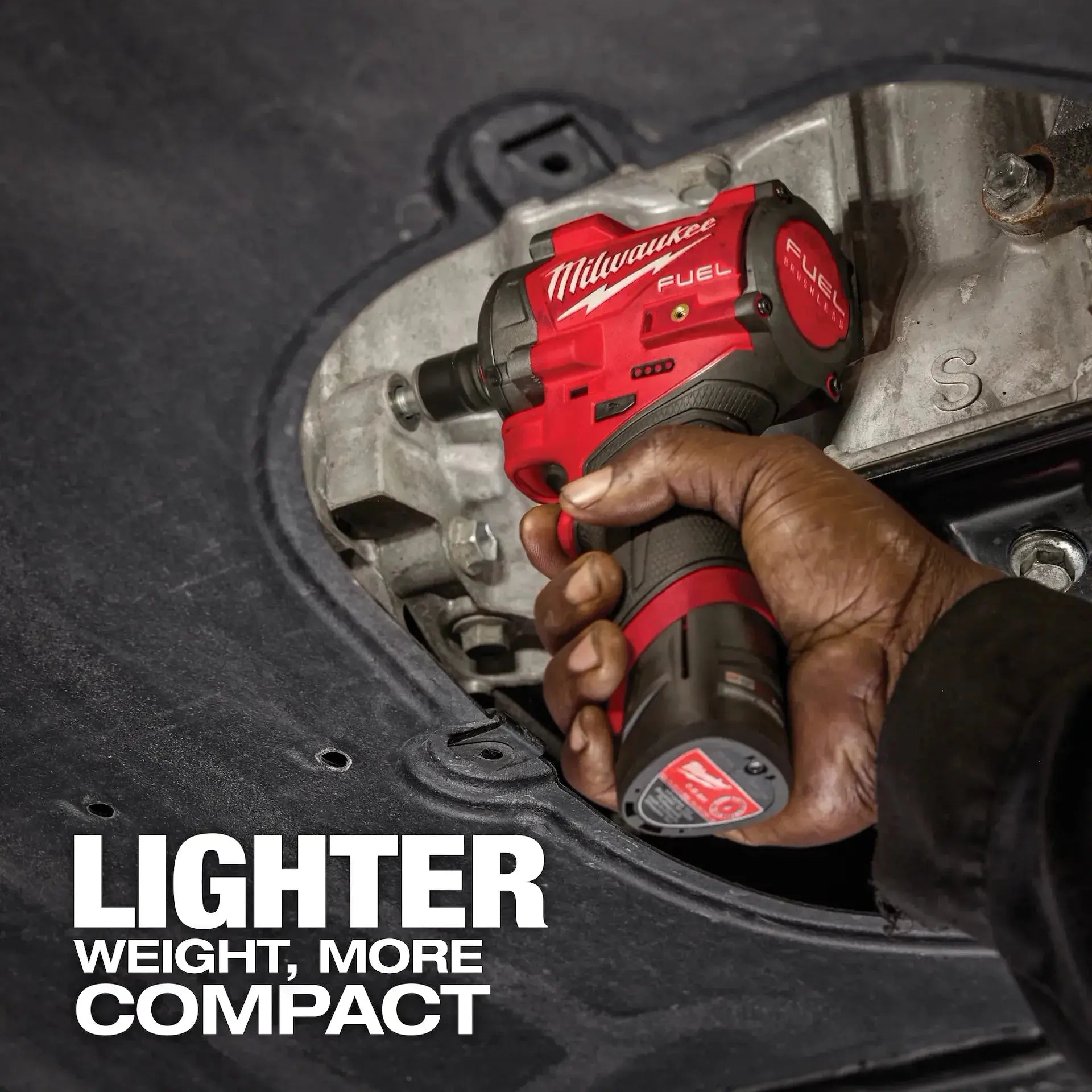 MILWAUKEE 2562-21 - Milwaukee M12 FUEL Gen II 3/8" Stubby Impact Wrench HO Kit MILWAUKEE