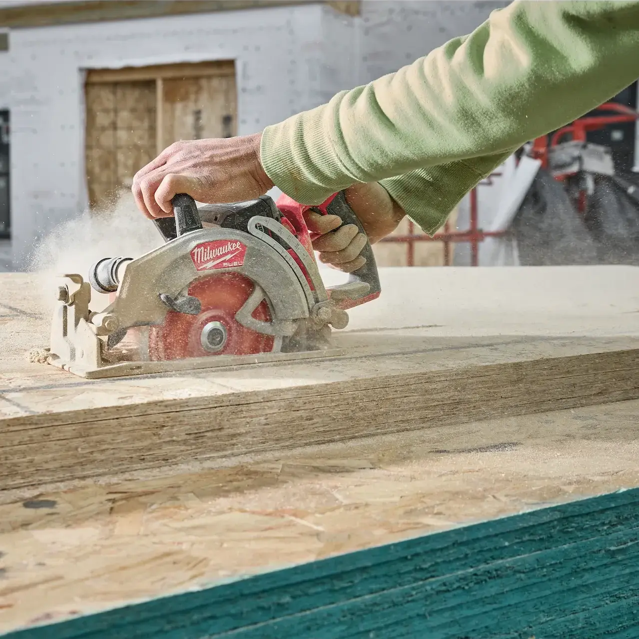 MILWAUKEE 2930-21HD - M18 Fuel 7-1/4" Rear Handle Circular Saw Kit MILWAUKEE