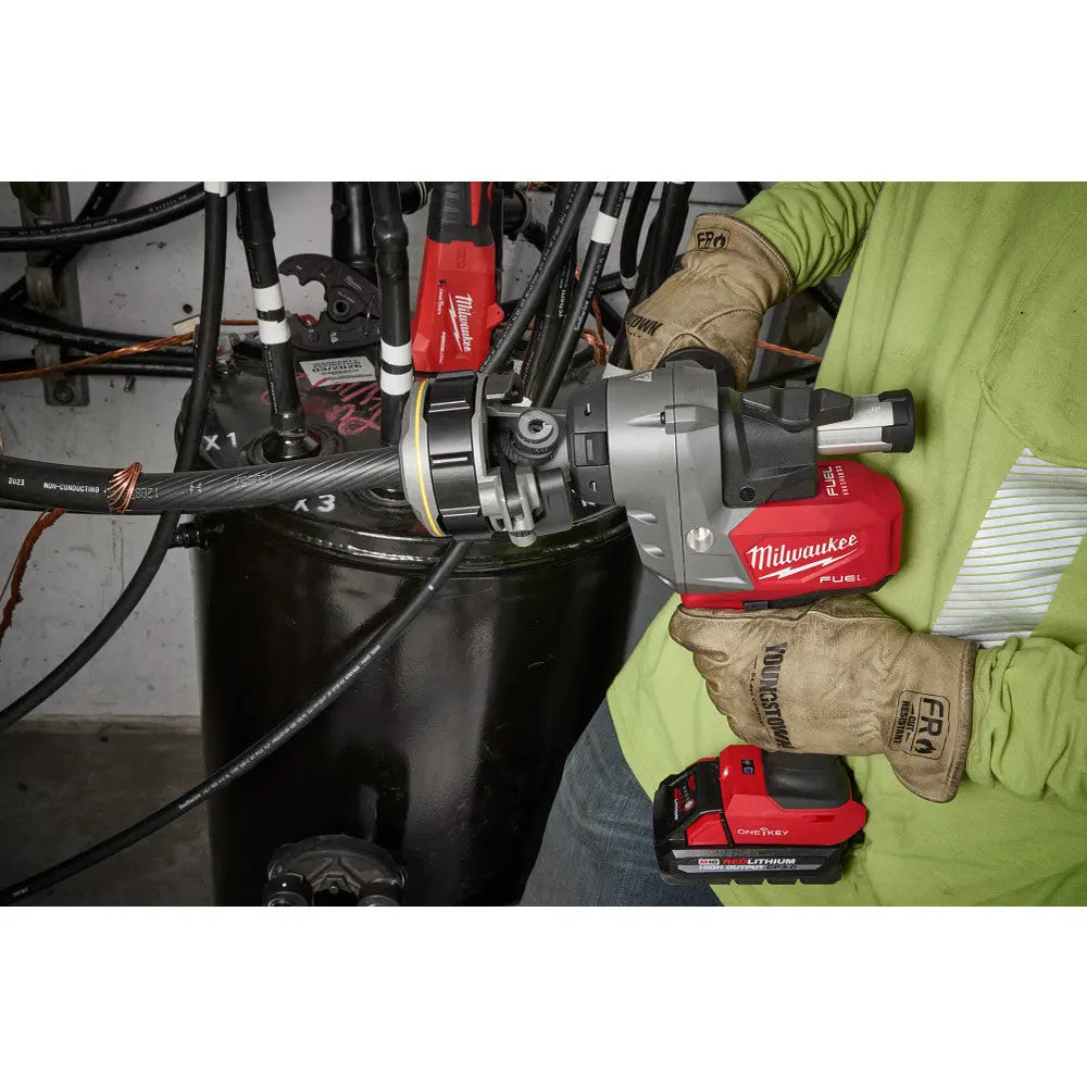 MILWAUKEE 2937-21 - M18 FUEL™ Covered Conductor Cable Stripper Kit w/ Adjustable Bushings MILWAUKEE