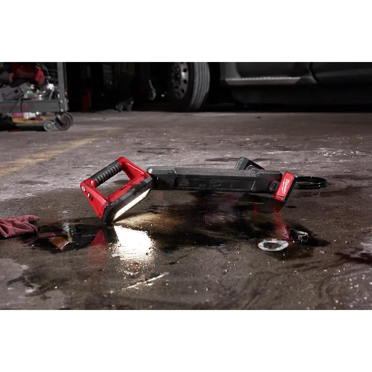 Milwaukee 2126-20 - M12™ Underbody Light - Wise Line Tools