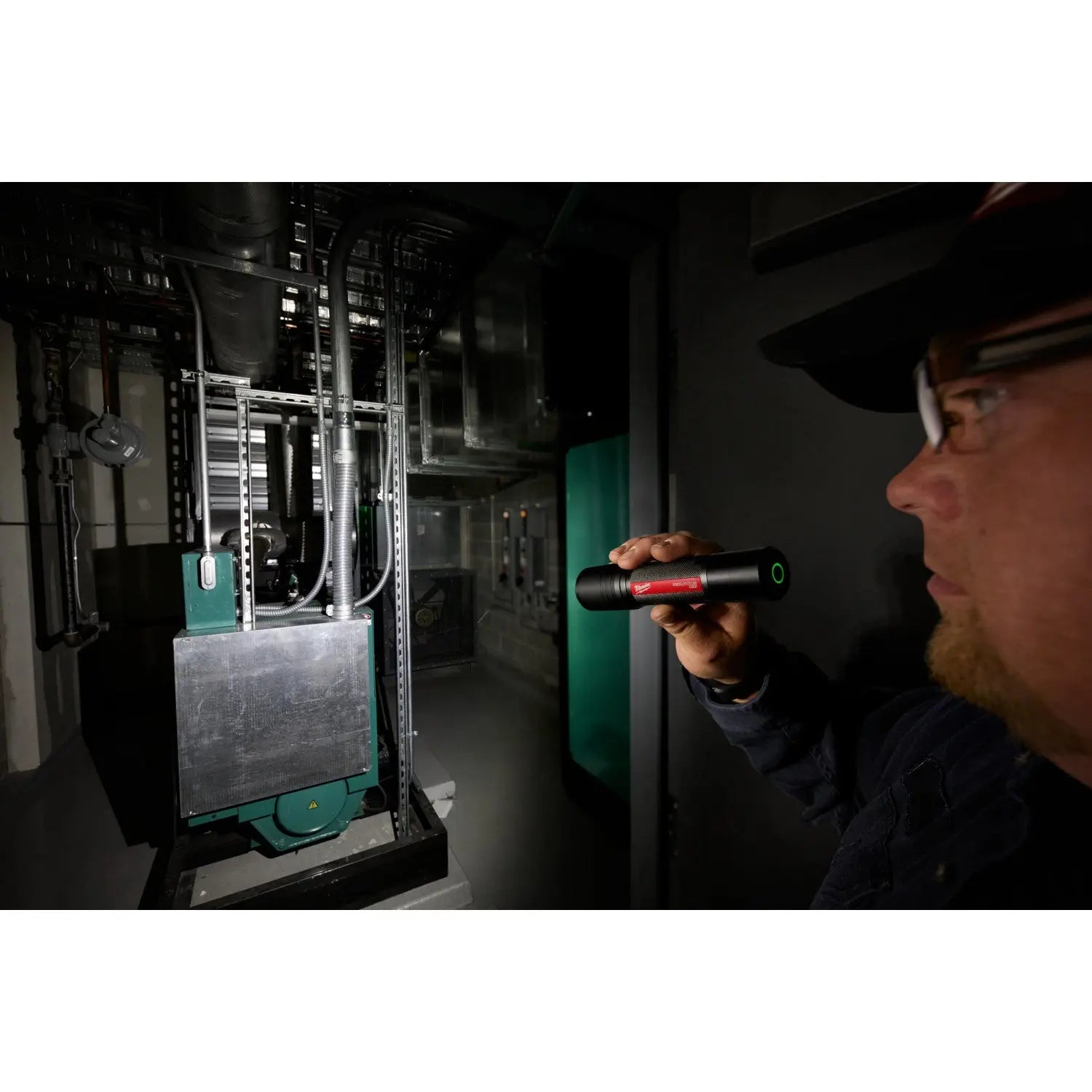 Milwaukee 2162-21 - REDLITHIUM™ USB 2,000L Slide Focus Flashlight - Wise Line Tools