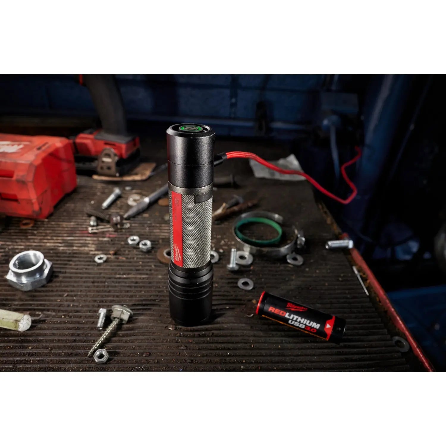 Milwaukee 2162-21 - REDLITHIUM™ USB 2,000L Slide Focus Flashlight - Wise Line Tools