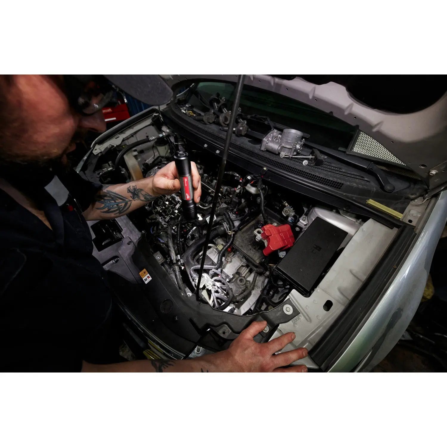 Milwaukee 2162-21 - REDLITHIUM™ USB 2,000L Slide Focus Flashlight - Wise Line Tools