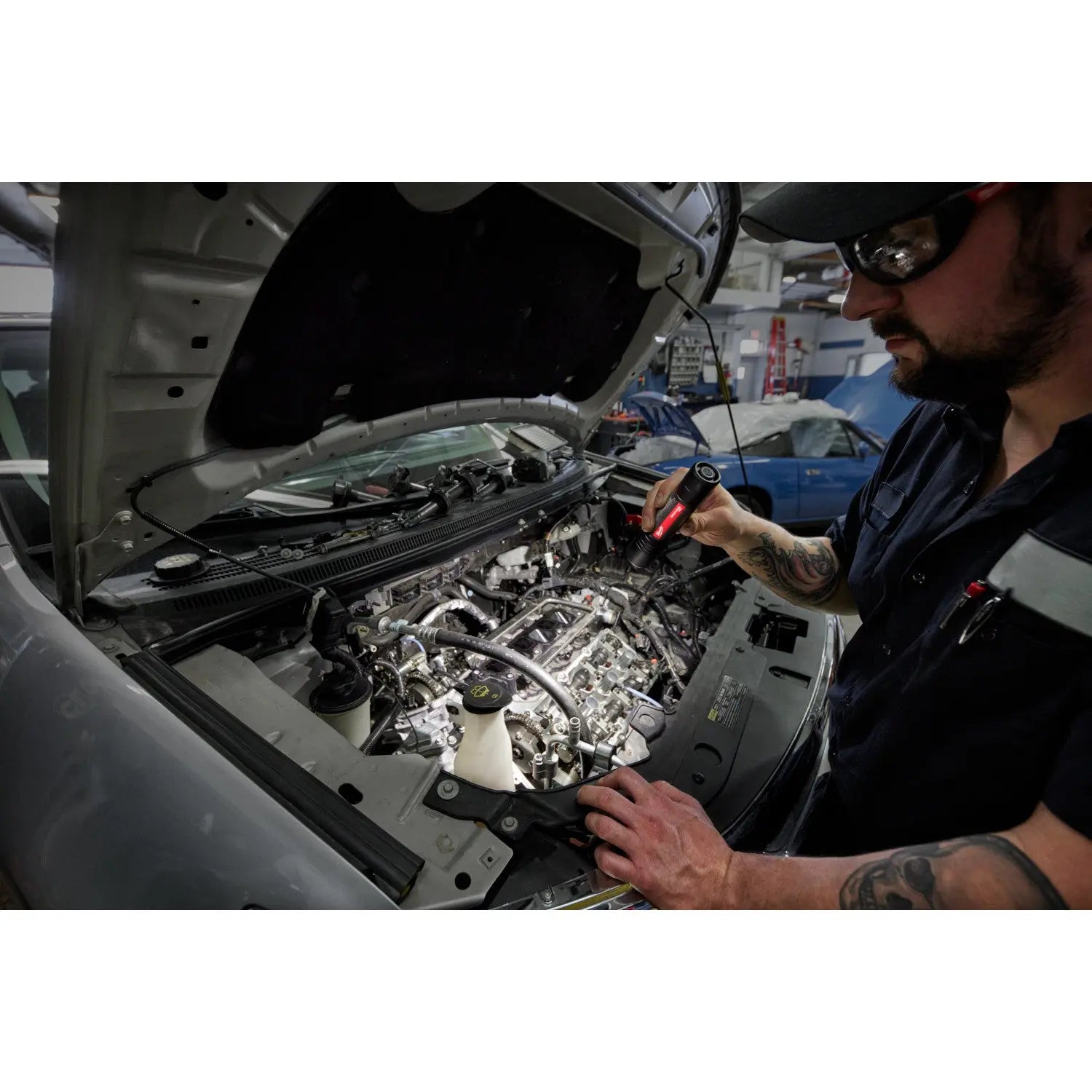 Milwaukee 2162-21 - REDLITHIUM™ USB 2,000L Slide Focus Flashlight - Wise Line Tools