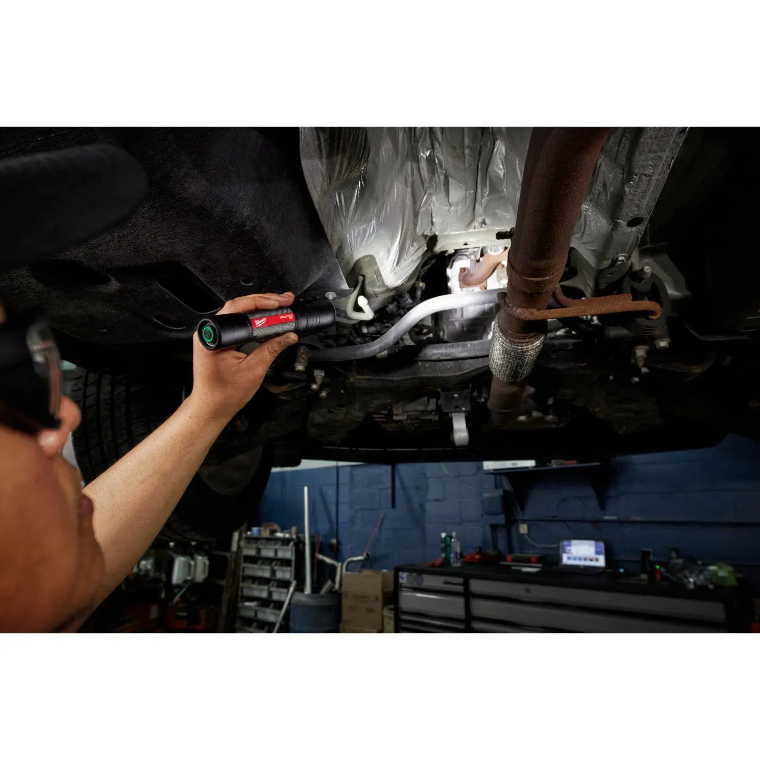 Milwaukee 2162-21 - REDLITHIUM™ USB 2,000L Slide Focus Flashlight - Wise Line Tools