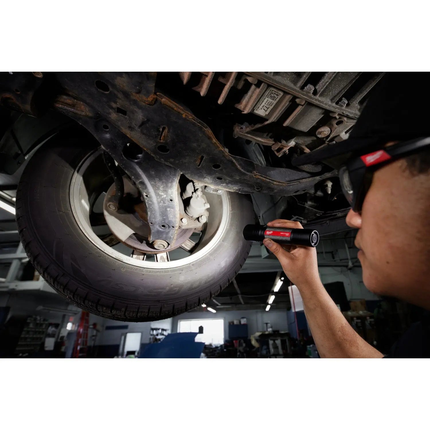 Milwaukee 2162-21 - REDLITHIUM™ USB 2,000L Slide Focus Flashlight - Wise Line Tools