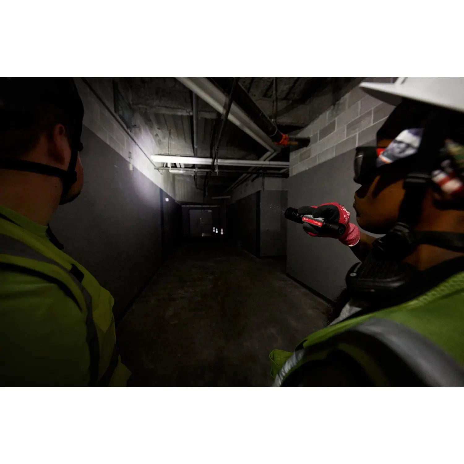 Milwaukee 2162-21 - REDLITHIUM™ USB 2,000L Slide Focus Flashlight - Wise Line Tools