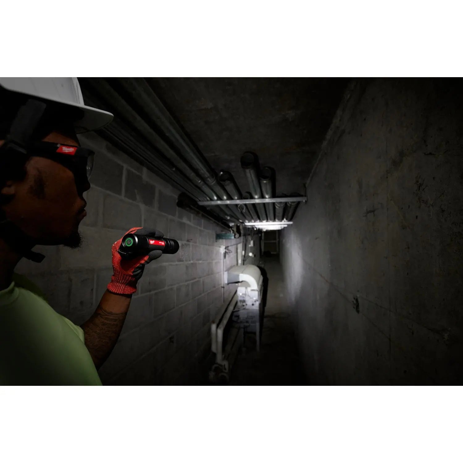 Milwaukee 2162-21 - REDLITHIUM™ USB 2,000L Slide Focus Flashlight - Wise Line Tools