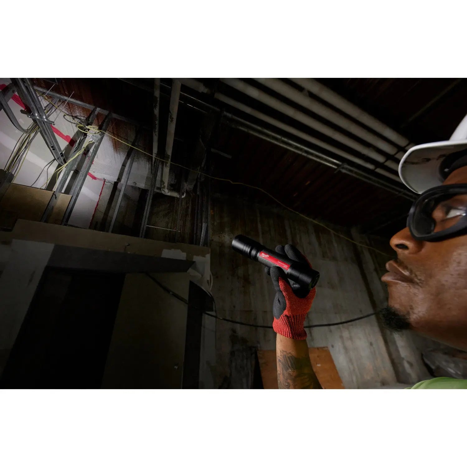 Milwaukee 2162-21 - REDLITHIUM™ USB 2,000L Slide Focus Flashlight - Wise Line Tools