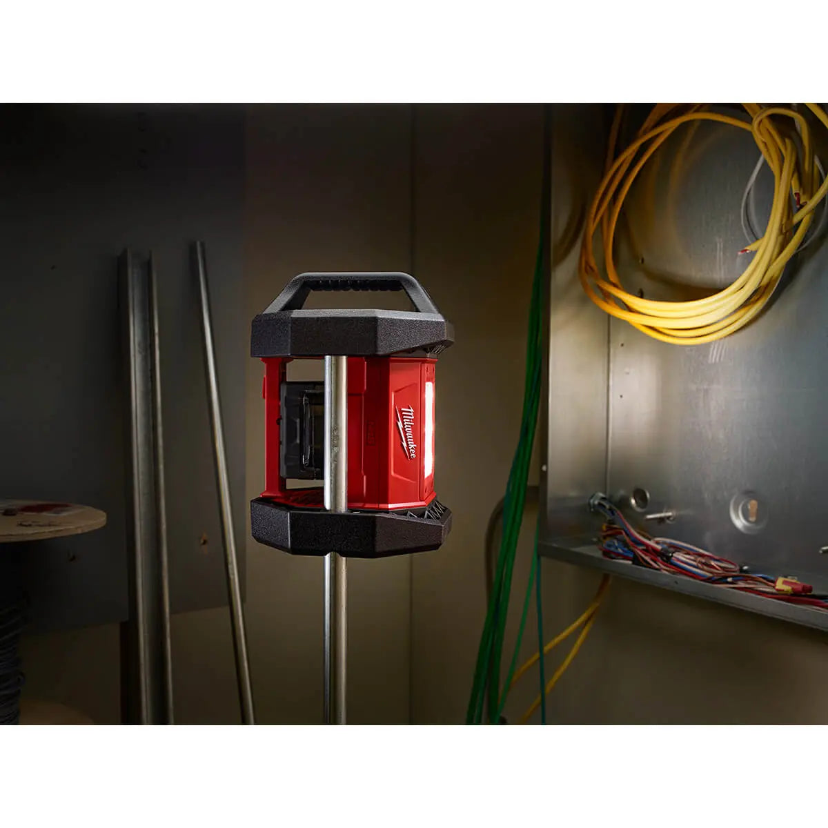 Milwaukee 2361-20 - M18™ LED Flood Light MILWAUKEE