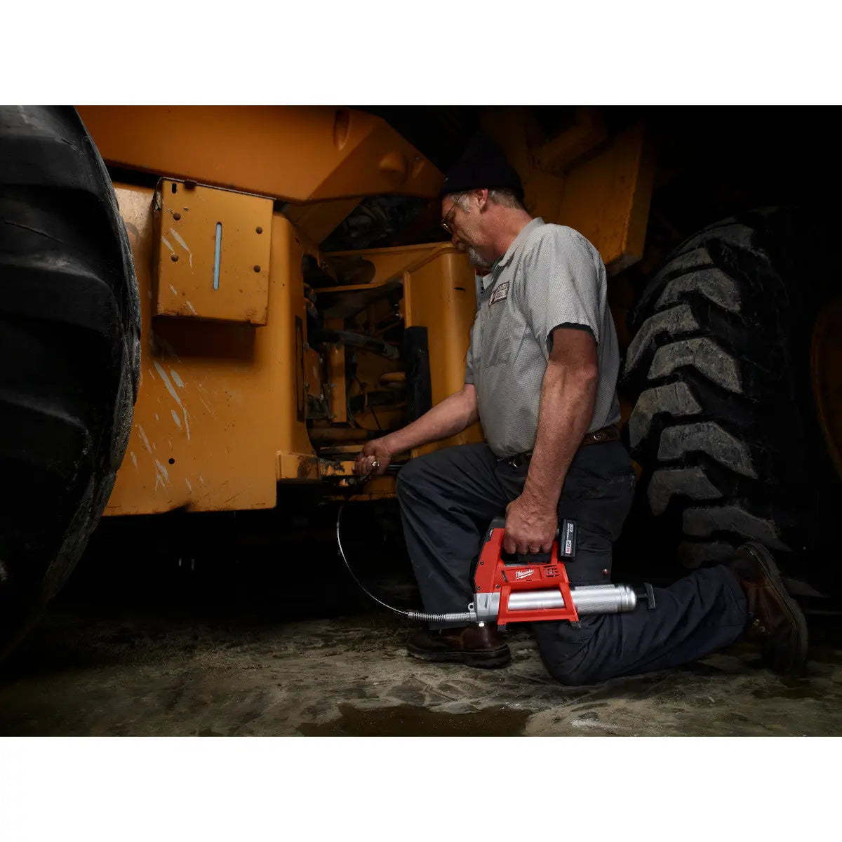 Milwaukee 2446-21XC - M12™ Cordless Grease Gun Kit MILWAUKEE