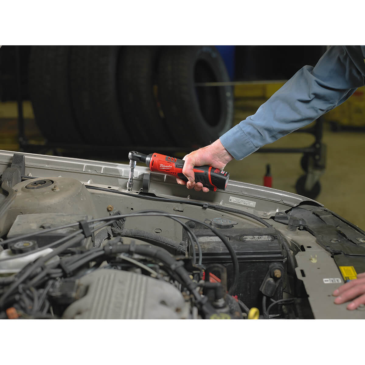 Milwaukee 2457-21 - M12™ Cordless 3/8 in. Ratchet Kit - Wise Line Tools